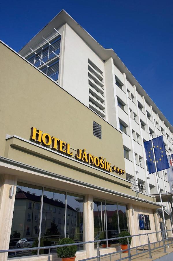 Hotel Janosik Liptovský Mikuláš Exteriör bild