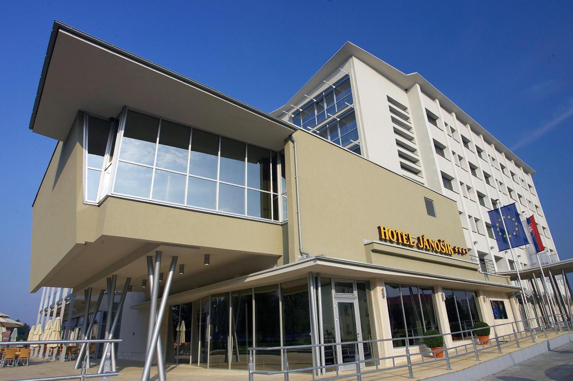 Hotel Janosik Liptovský Mikuláš Exteriör bild