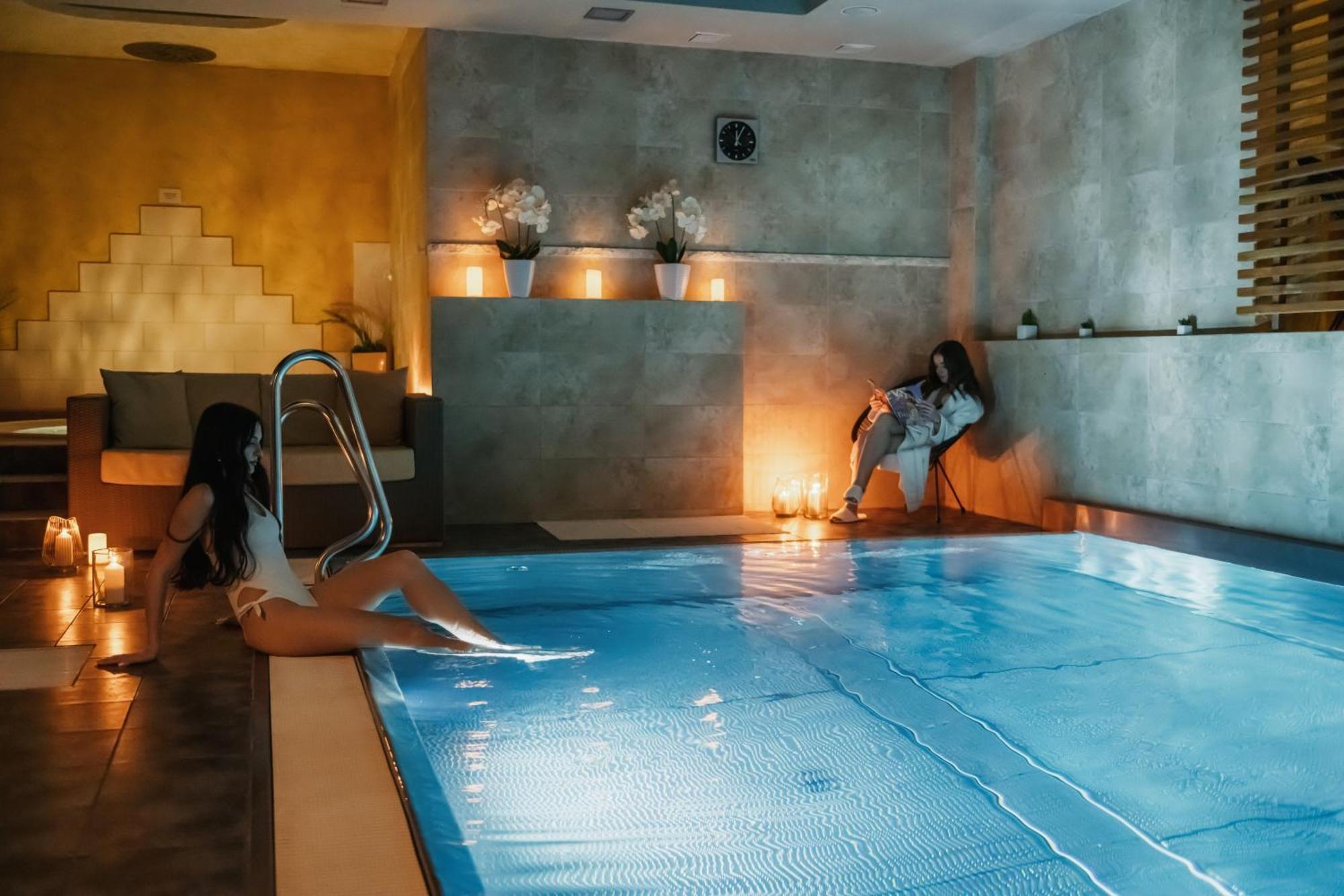 Hotel Janosik Liptovský Mikuláš Exteriör bild